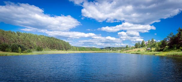 Озеро в сільській Литви - Фото, зображення