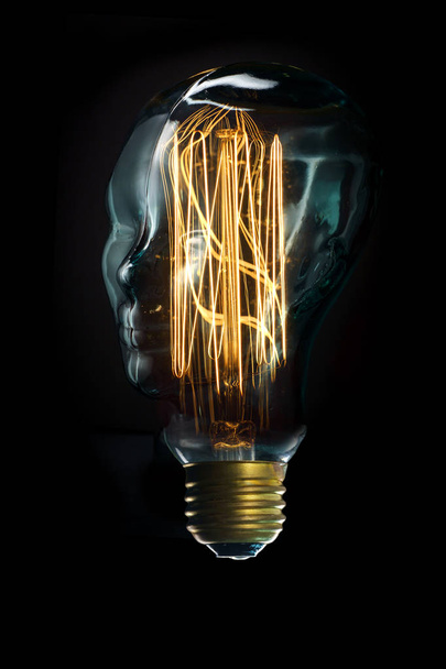Edison žárovku skleněná hlava pro tvůrčí myšlenky a nápady, koncepce - Fotografie, Obrázek