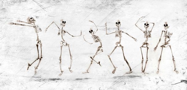 Глупые танцы медицинский скелет на гранж винтажный фон
 - Фото, изображение