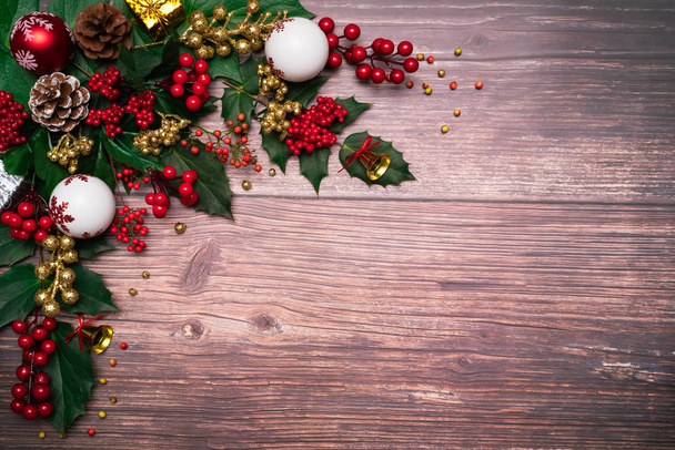 Noel Sezon arka plan ve ahşap arka plan üzerinde mutlu yeni yıl - Fotoğraf, Görsel