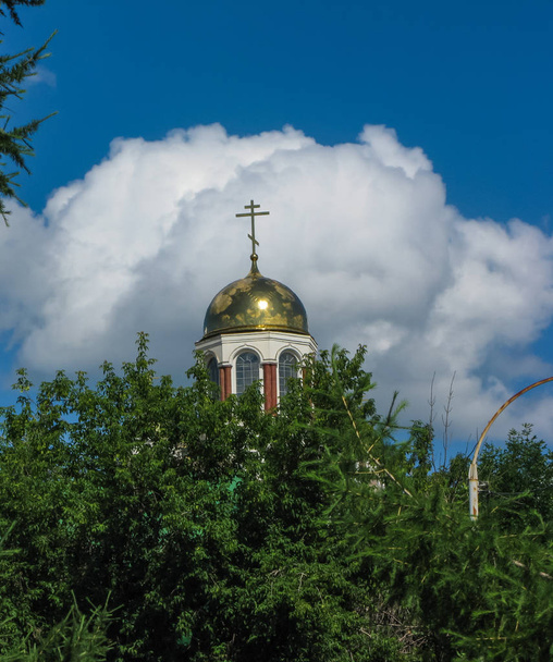 The Church on Blood is a Russian Orthodox church of the end of the 20th century and a museum built on the site of the execution of the Romanov family in Yekaterinburg, Sverdlovsk region - 写真・画像