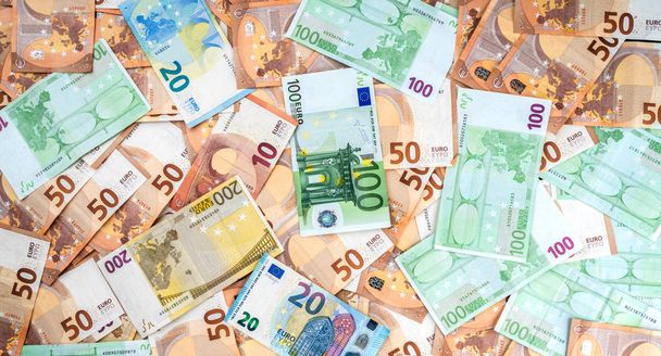 Háttérben az Európai pénz különböző érték. Szemközti nézet. - Fotó, kép