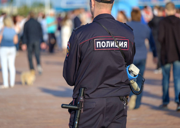 Politieagent in de stad straat - Foto, afbeelding
