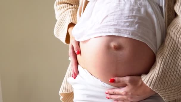 beautiful pregnant mom happiness births - Filmati, video