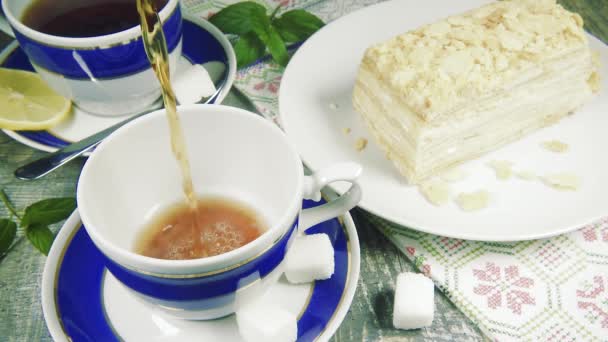 Festa del tè tradizionale al rallentatore in russo
 - Filmati, video