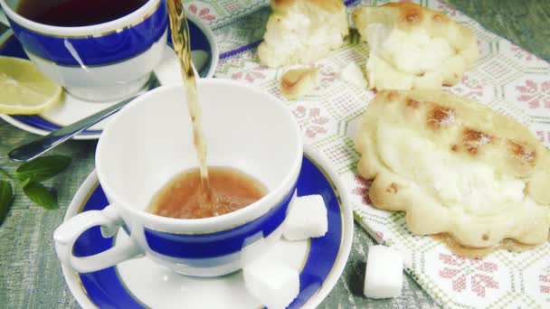 Fiesta de té tradicional en cámara lenta en ruso
 - Metraje, vídeo