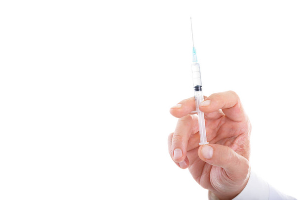 Jeringa de mano masculina con vacuna aislada sobre blanco
 - Foto, Imagen