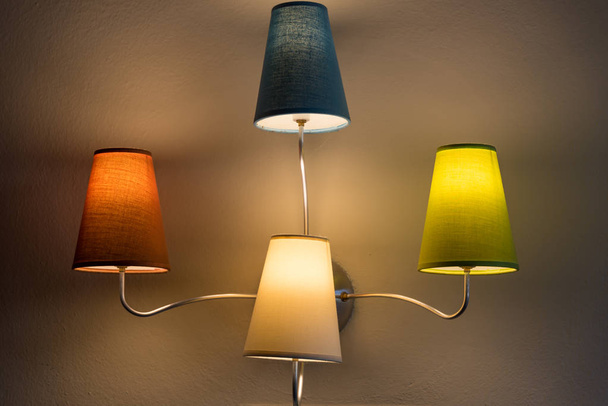 barevné romantické zářící LED osvětlení - stylový interiér, osvětlení - Fotografie, Obrázek