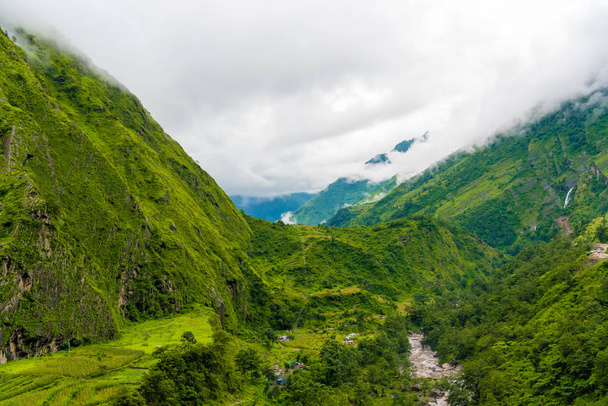 Természet nézet Annapurna természetvédelmi terület, a hotspot hely a hegymászók és Nepál legnagyobb védett terület. - Fotó, kép