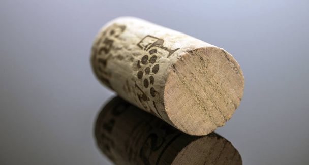 Parafa, üveg bor elszigetelt fekete háttér - Fotó, kép