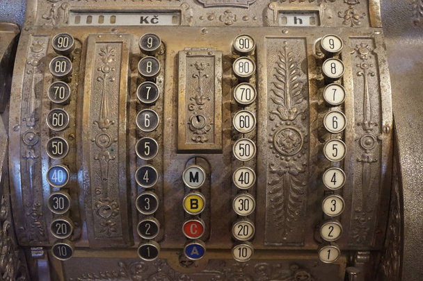 alter Kassenautomat als Geschäftssymbol - Foto, Bild