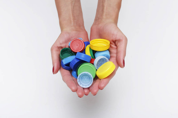 Mentsd meg a világot. Gyűjtsük össze a kupak recykling támogatásához. - Fotó, kép