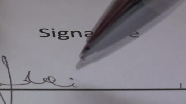 ondertekening van het contract met een elegante balpen - Video