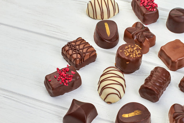 Groep chocolade snoepjes close-up. - Foto, afbeelding