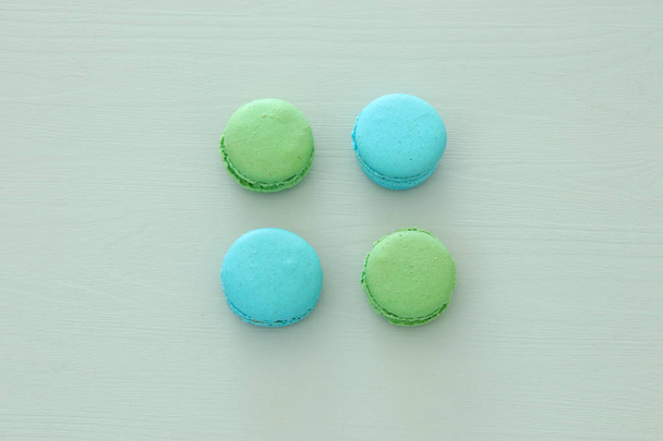 Top view of colorful macaron or macaroon over pastel background. Flat lay - Фото, изображение