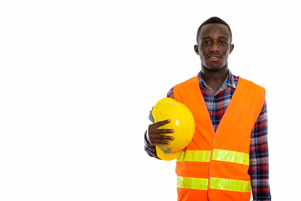 Estudio disparo de joven feliz negro africano trabajador de la construcción
 - Foto, Imagen