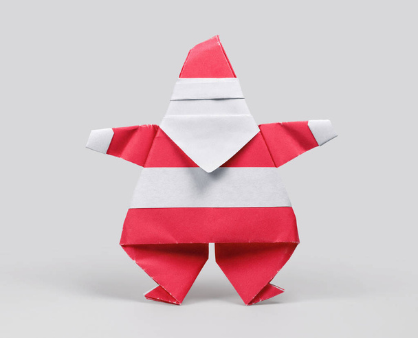 Χαρτί origami Βασίλη σε γκρίζο φόντο - Φωτογραφία, εικόνα