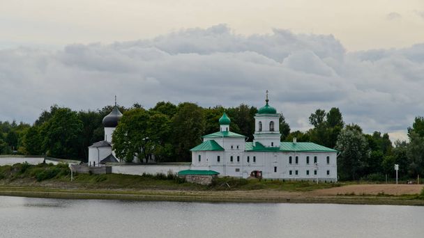Pihkov, Venäjä - 4. syyskuuta 2015: Spaso-Preobrazhensky Mirozhsky luostari
 - Valokuva, kuva