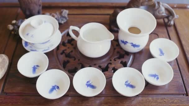 Vista superior del kit de ceremonia del té chino clásico
 - Metraje, vídeo