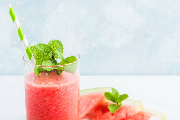 Red healthy fresh vegetarian coctail with watermelon, lemon and mint with copy space - Foto, imagen
