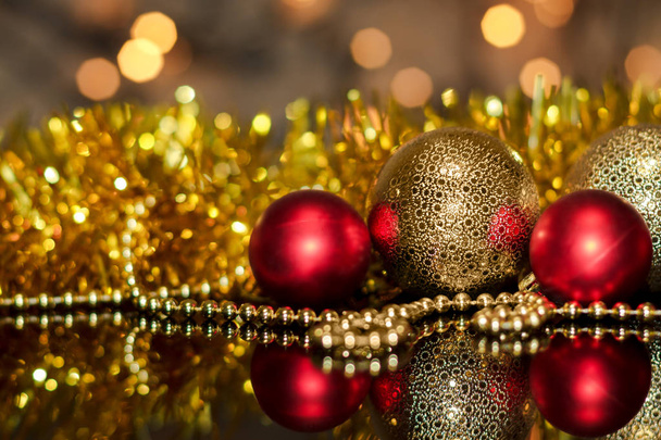 Fundo de Natal Ano Novo. Bokeh fundo, luzes embaçadas, bolas de Natal
 - Foto, Imagem