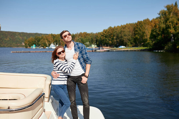 Couple on Yacht. vacation on Boat man and woman. Sailing Sea - Φωτογραφία, εικόνα