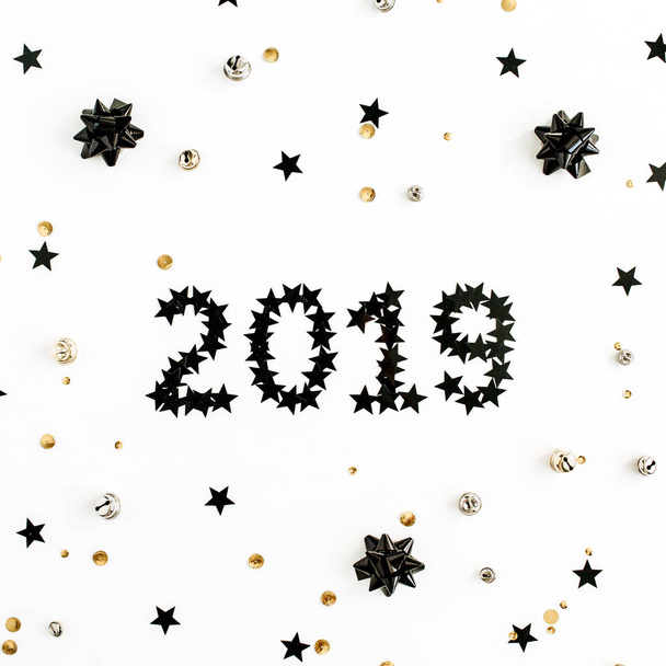 Año Nuevo 2019 fondo con brillo brillante decoración
.  - Foto, imagen