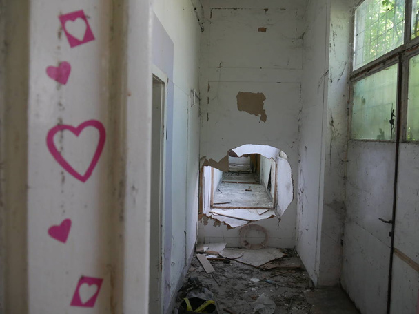 Entra in abbandono casa demolita - Foto, immagini