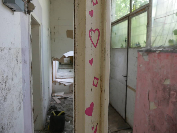 Einbruch in verlassenes Abrisshaus - Foto, Bild