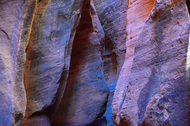 Chutes Kanarraville, vues du long du sentier de randonnée de chutes, ruisseau, rivière, formations de falaises de grès Chute d'eau dans le canyon du ruisseau Kanarra par le parc national de Zion, Utah, États-Unis
. - Photo, image