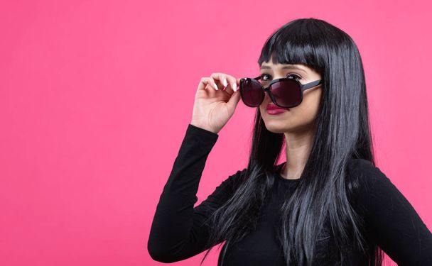 Fashionable woman in sunglasses - Foto, afbeelding