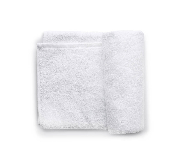 Schone zachte handdoek op witte achtergrond - Foto, afbeelding