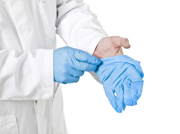 um médico masculino com luvas médicas azuis
 - Foto, Imagem