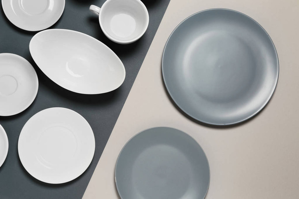 Set of clean tableware on color  background - Foto, afbeelding