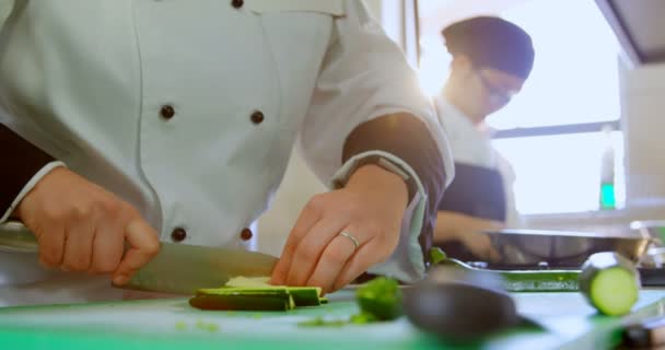 Mid section of chef cutting vegetables in kitchen at restaurant 4k - Záběry, video