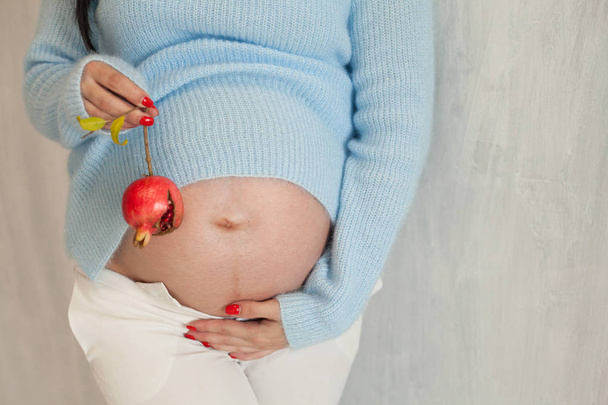 Πορτρέτο του όμορφη έγκυος γυναίκα πριν από τον τοκετό οικογένεια - Φωτογραφία, εικόνα