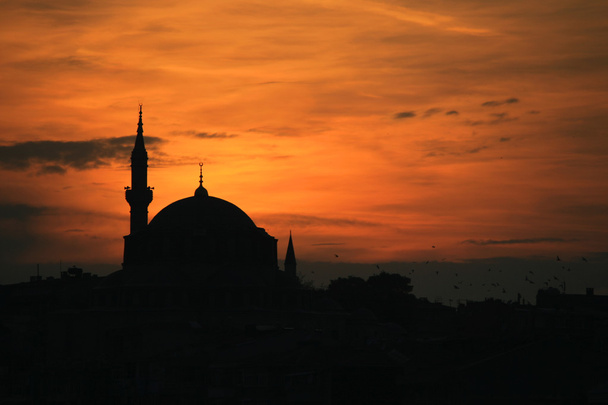 Mosquée au coucher du soleil à Istanbul
 - Photo, image