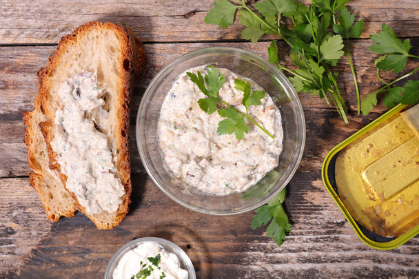 bread with fish spread and parsley - Fotografie, Obrázek