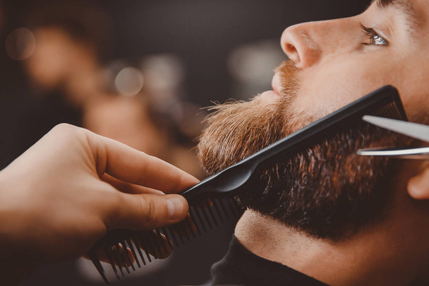 Hipster client man visiting in barber shop - Foto, imagen
