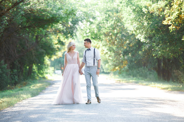 wedding couple on the nature in summer day. - Foto, Bild