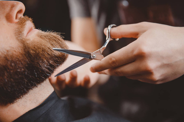 Barber beard styling - Φωτογραφία, εικόνα