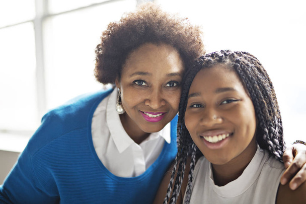 African American mother and daughter close portrait - Φωτογραφία, εικόνα