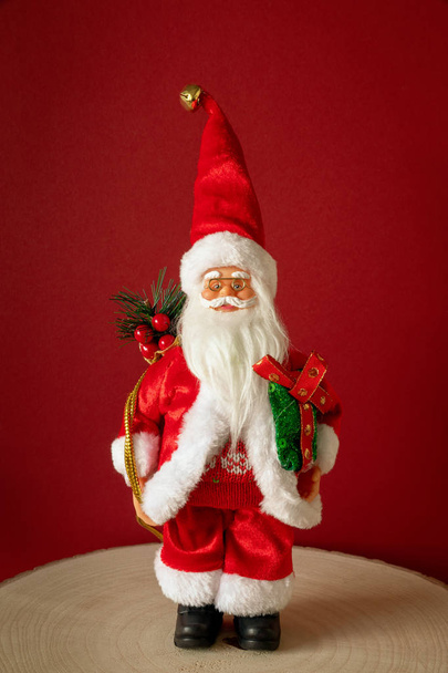 Une image d'une figure du Père Noël vue de face
 - Photo, image
