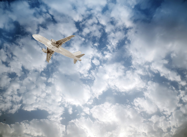 самолет в небе - Фото, изображение