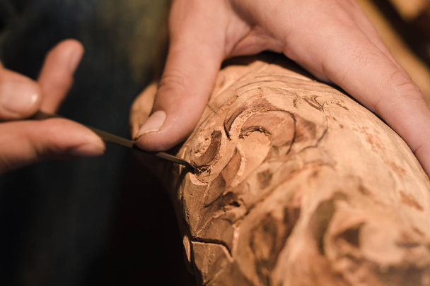 close up picture of woodcarver at work, handcrafting with wood - Foto, Imagen