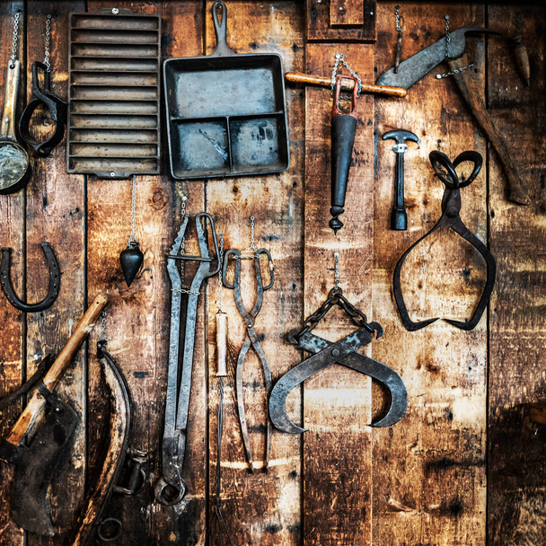 Antique metal tools on a wodden wall - 写真・画像