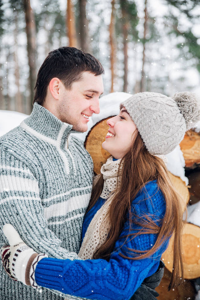 outdoor portrait of young sensual couple in cold winter wather. love and kiss - Foto, afbeelding