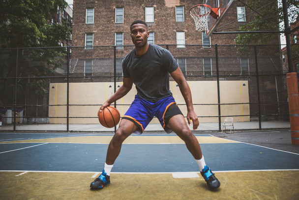 Basketball player training on a court in New york city - Valokuva, kuva