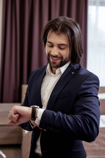 Cheerful handsome man looking at the time - Фото, изображение