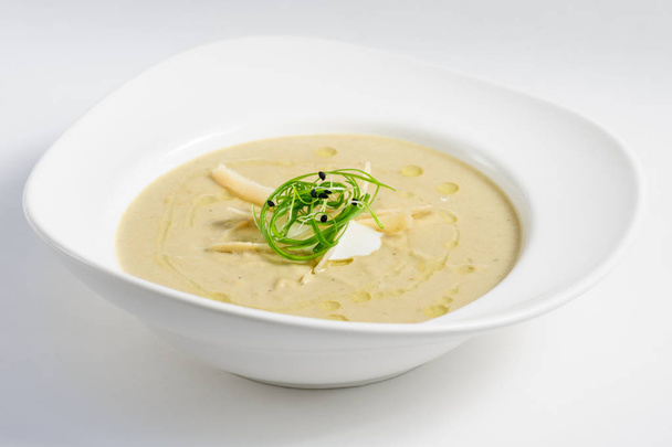 Aubergines crème soep met parmigiano - Foto, afbeelding